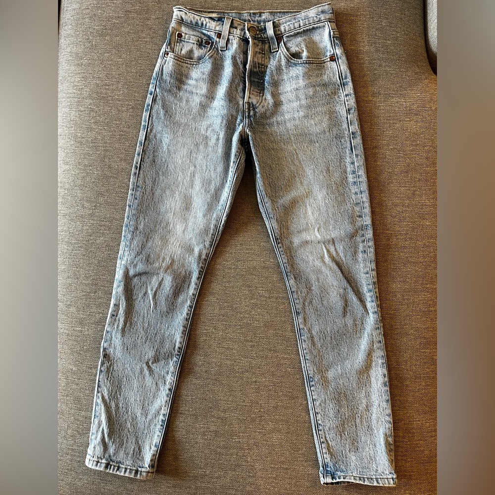 Levi’s 501 S Skinny Jeans Light Wash 24” waist so flattering!